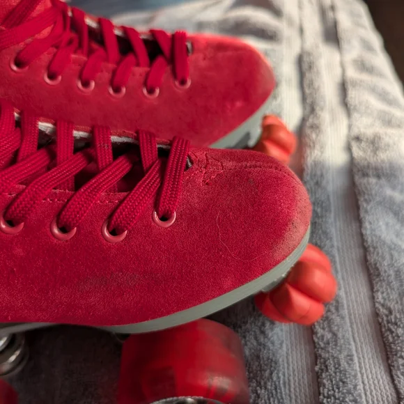 Red Suede Roller Skates - Picture 8 of 9